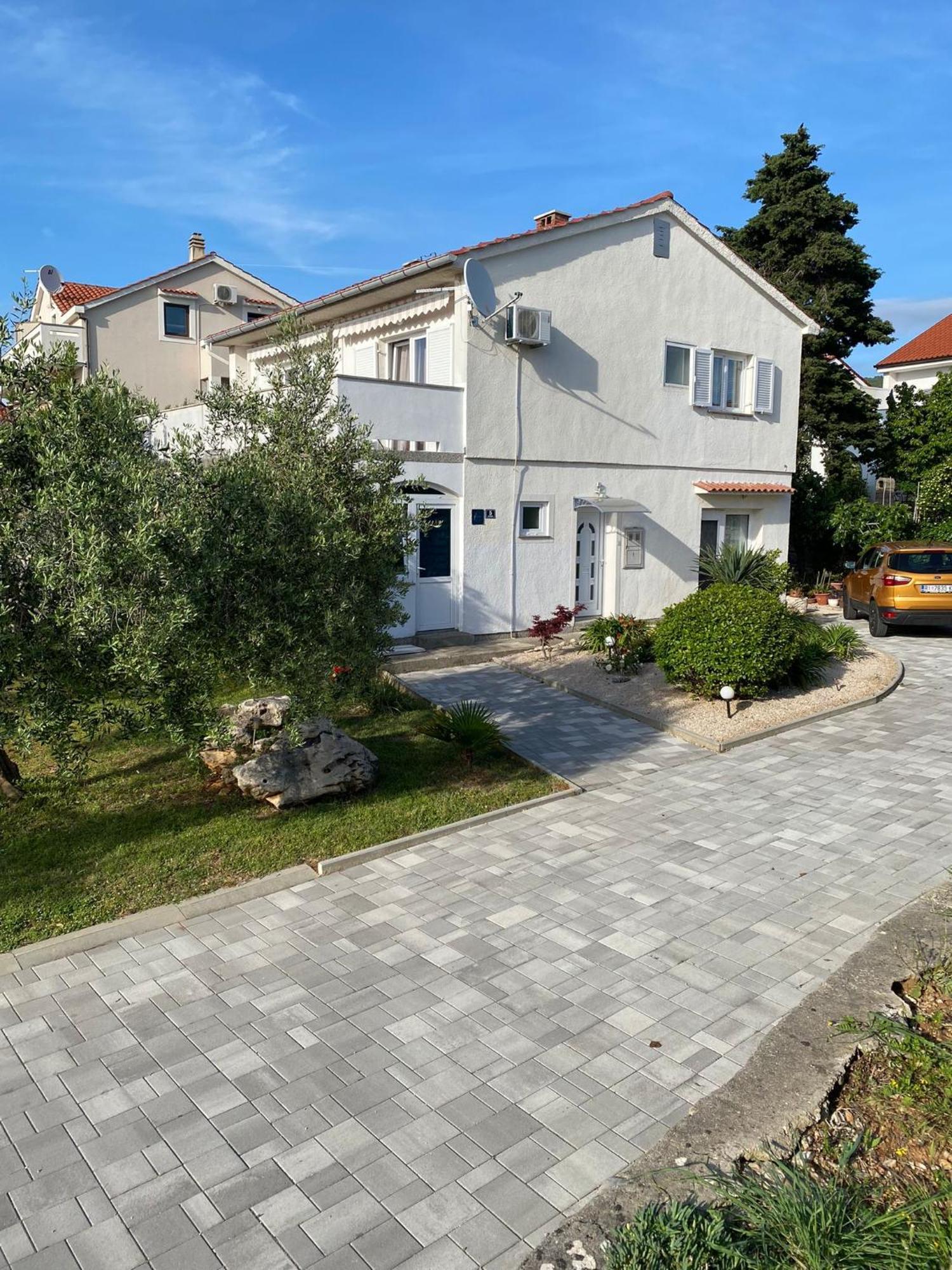 Lucia Apartment